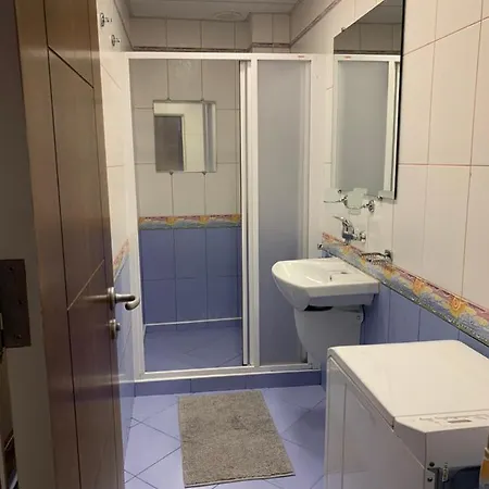 Grey Daire Varna
